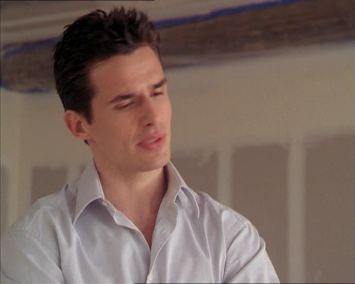 Charmed-Online-dot-215GiveMeASign0639.jpg