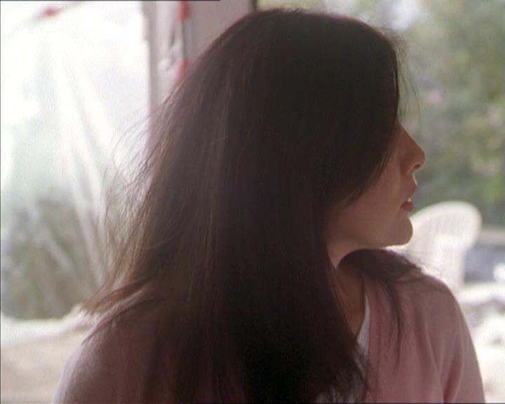 Charmed-Online-dot-215GiveMeASign0641.jpg