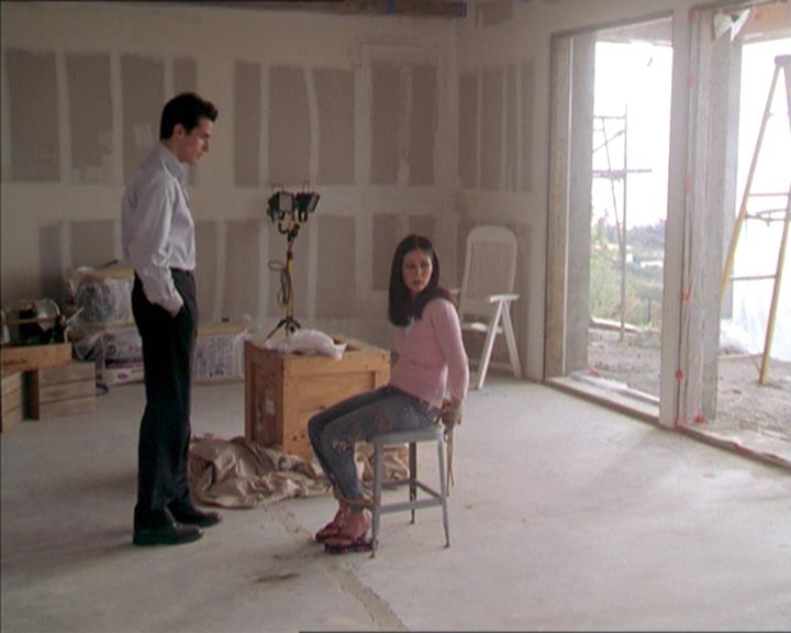Charmed-Online-dot-215GiveMeASign0642.jpg