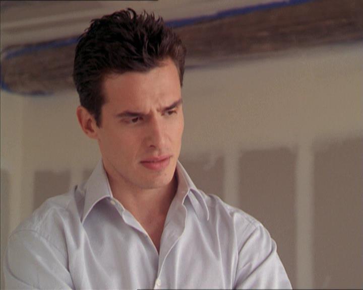 Charmed-Online-dot-215GiveMeASign0643.jpg
