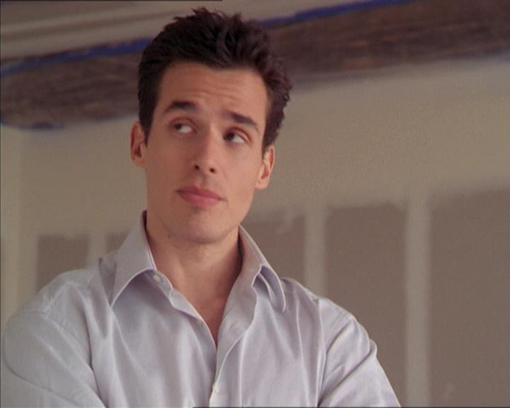 Charmed-Online-dot-215GiveMeASign0648.jpg