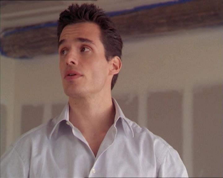 Charmed-Online-dot-215GiveMeASign0649.jpg