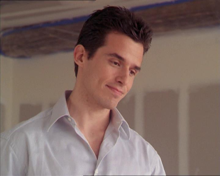 Charmed-Online-dot-215GiveMeASign0651.jpg