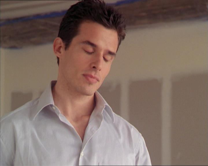 Charmed-Online-dot-215GiveMeASign0654.jpg