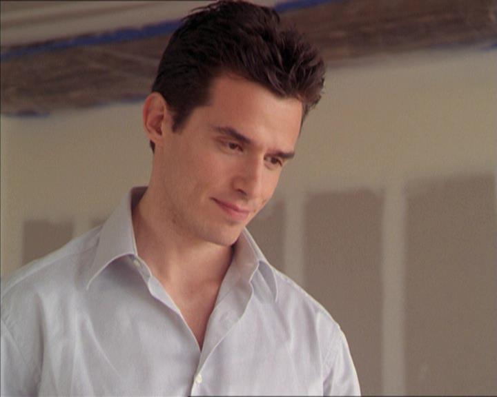 Charmed-Online-dot-215GiveMeASign0656.jpg