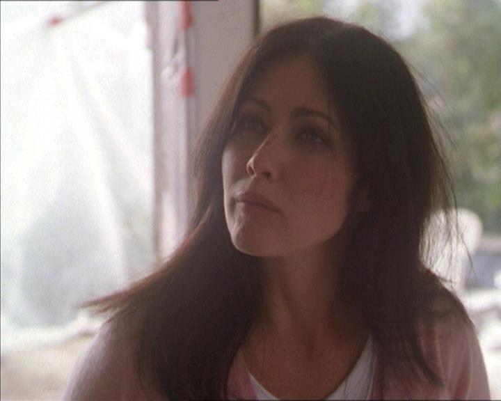 Charmed-Online-dot-215GiveMeASign0657.jpg