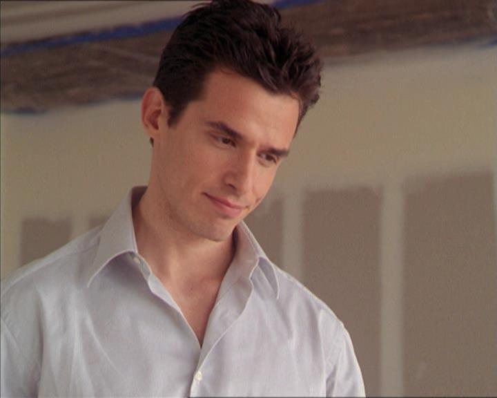 Charmed-Online-dot-215GiveMeASign0658.jpg