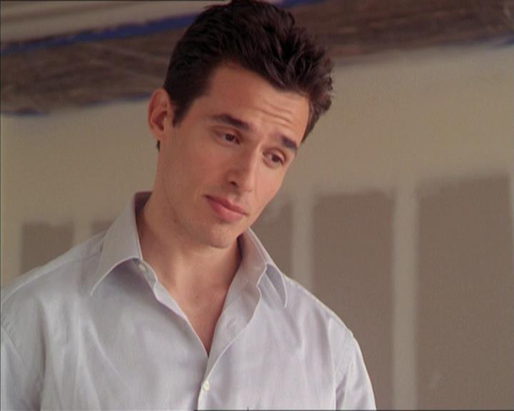 Charmed-Online-dot-215GiveMeASign0659.jpg