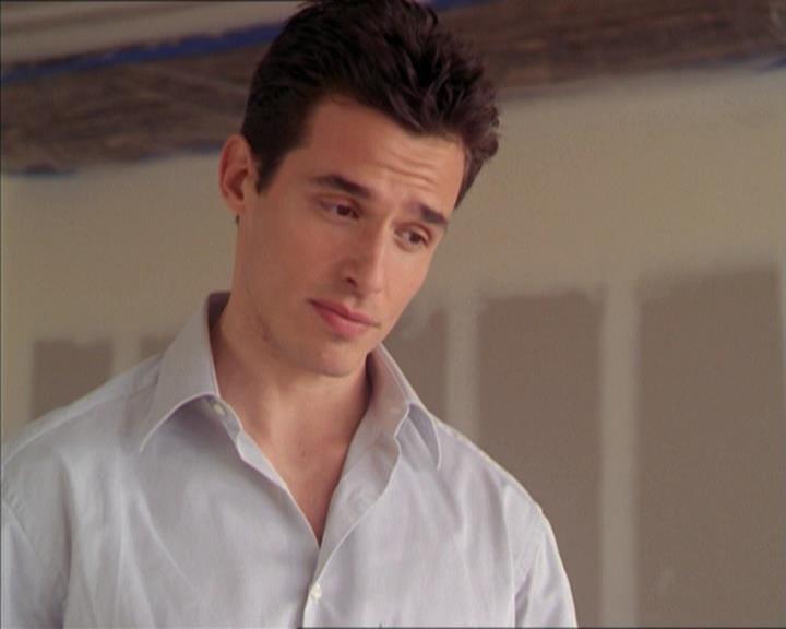 Charmed-Online-dot-215GiveMeASign0660.jpg