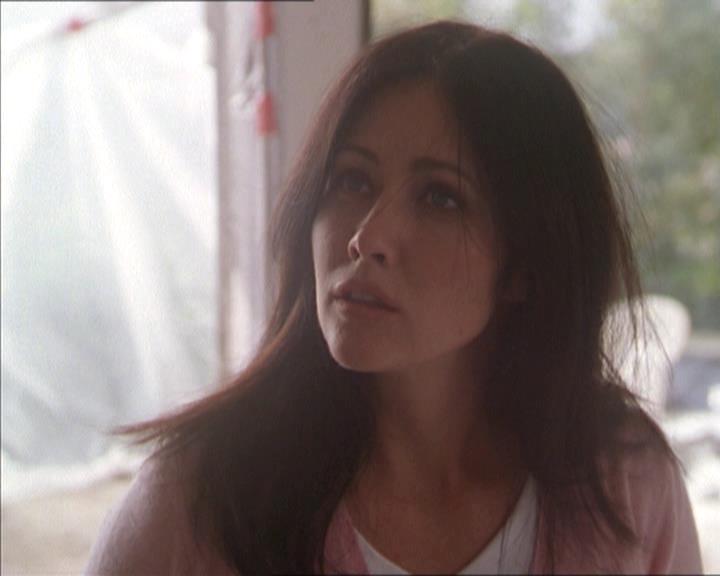Charmed-Online-dot-215GiveMeASign0661.jpg