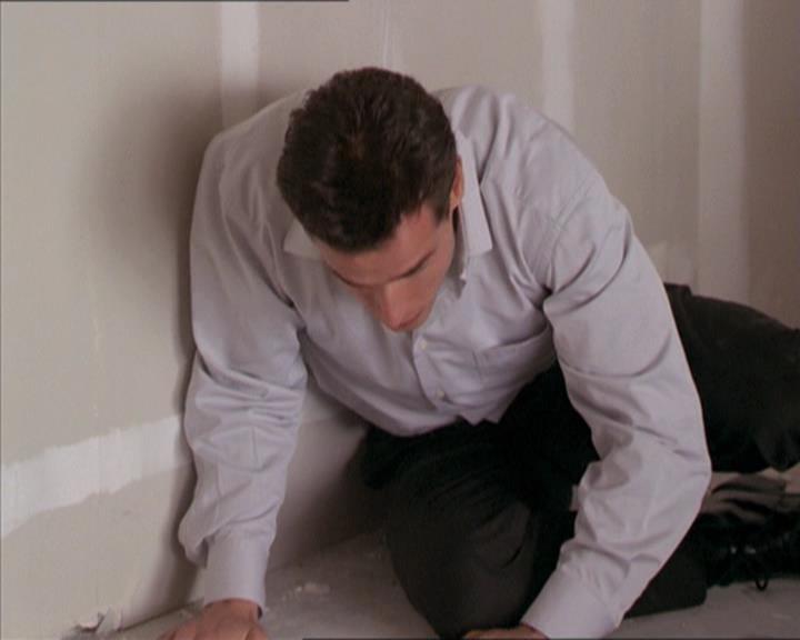 Charmed-Online-dot-215GiveMeASign0667.jpg