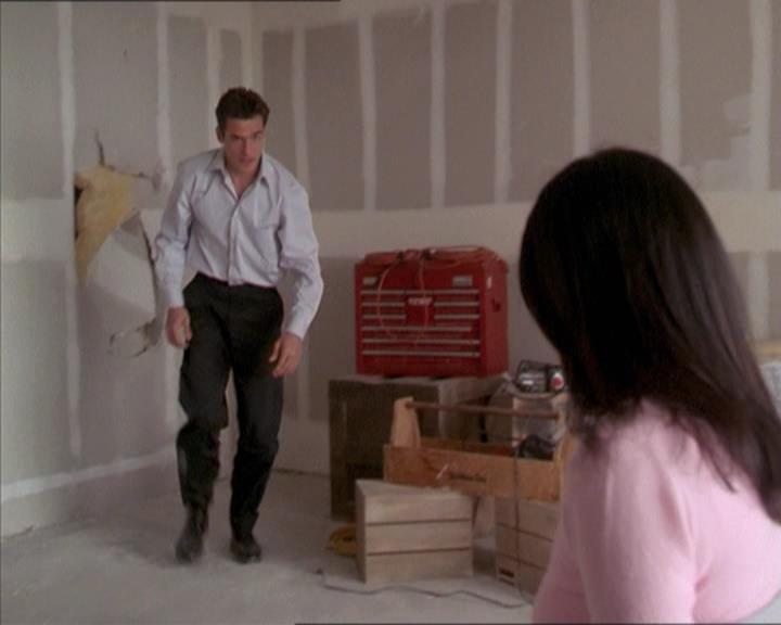 Charmed-Online-dot-215GiveMeASign0670.jpg
