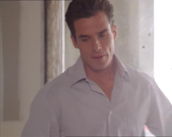 Charmed-Online-dot-215GiveMeASign0673.jpg