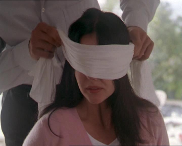 Charmed-Online-dot-215GiveMeASign0675.jpg