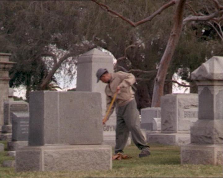 Charmed-Online-dot-215GiveMeASign0690.jpg