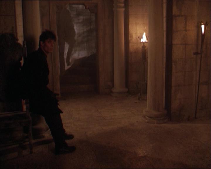 Charmed-Online-dot-215GiveMeASign0703.jpg