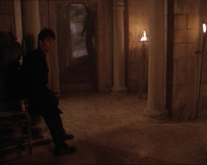 Charmed-Online-dot-215GiveMeASign0705.jpg