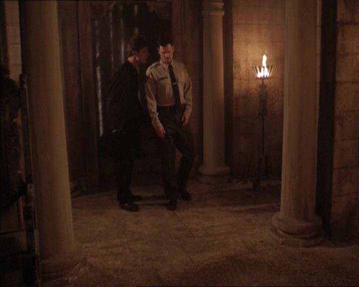 Charmed-Online-dot-215GiveMeASign0709.jpg