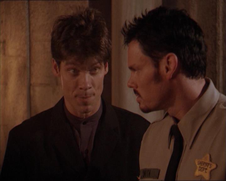 Charmed-Online-dot-215GiveMeASign0736.jpg