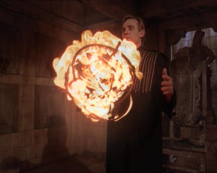 Charmed-Online-dot-215GiveMeASign0737.jpg
