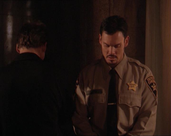 Charmed-Online-dot-215GiveMeASign0739.jpg