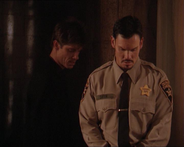 Charmed-Online-dot-215GiveMeASign0740.jpg