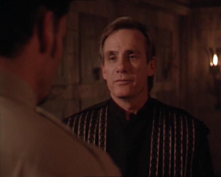 Charmed-Online-dot-215GiveMeASign0748.jpg
