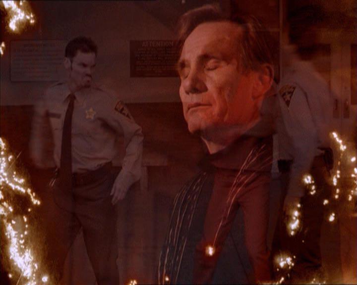 Charmed-Online-dot-215GiveMeASign0758.jpg