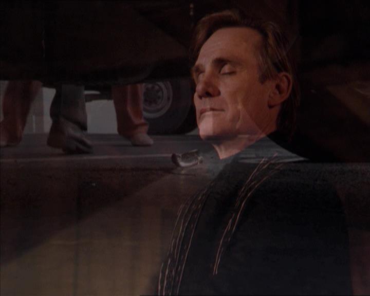 Charmed-Online-dot-215GiveMeASign0761.jpg