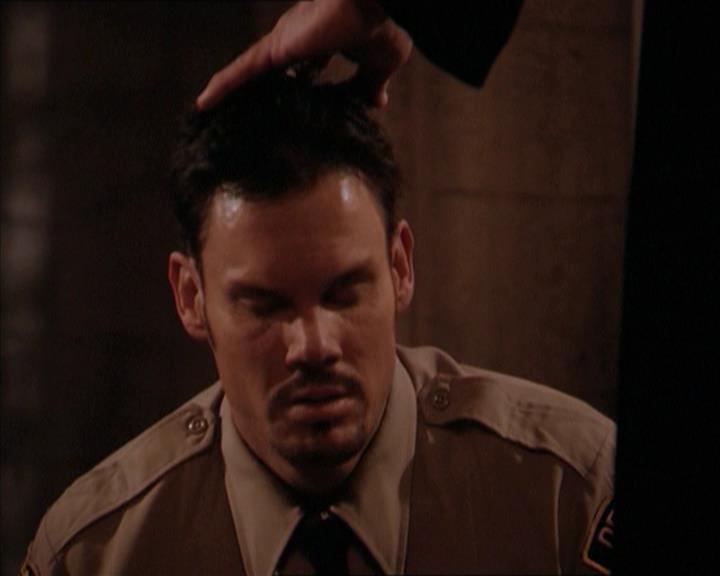 Charmed-Online-dot-215GiveMeASign0769.jpg