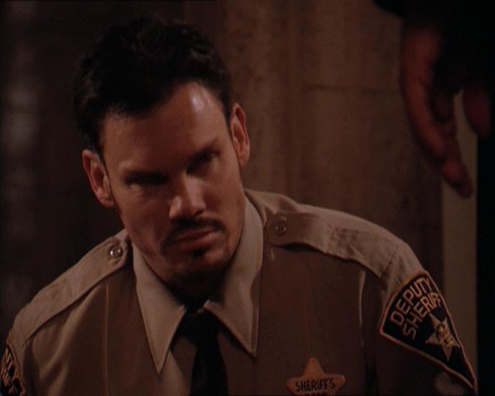Charmed-Online-dot-215GiveMeASign0773.jpg