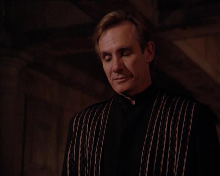 Charmed-Online-dot-215GiveMeASign0777.jpg
