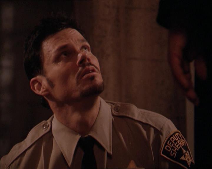 Charmed-Online-dot-215GiveMeASign0778.jpg