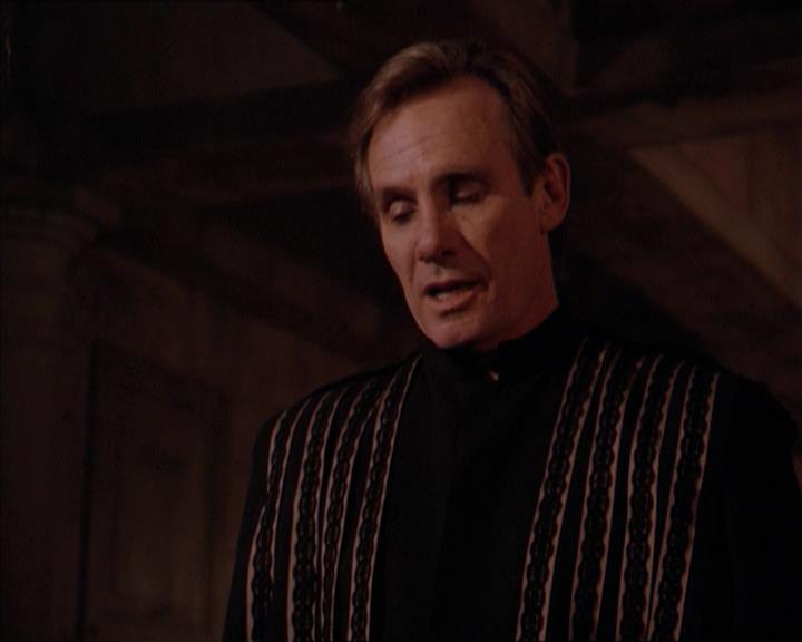 Charmed-Online-dot-215GiveMeASign0780.jpg