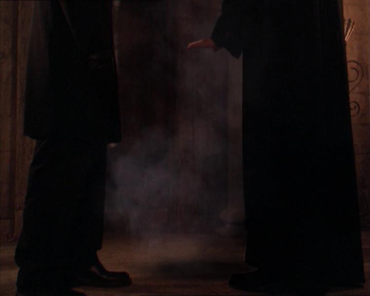 Charmed-Online-dot-215GiveMeASign0806.jpg