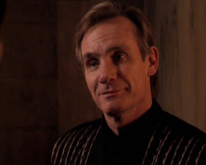 Charmed-Online-dot-215GiveMeASign0812.jpg