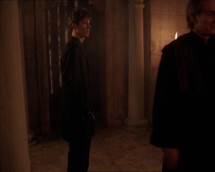 Charmed-Online-dot-215GiveMeASign0816.jpg