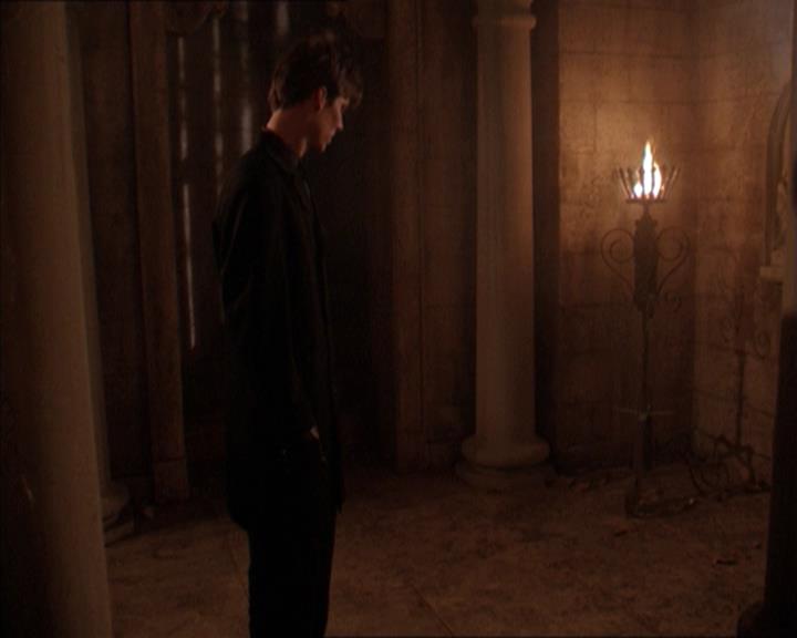 Charmed-Online-dot-215GiveMeASign0818.jpg