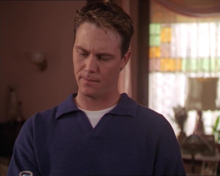 Charmed-Online-dot-215GiveMeASign0825.jpg