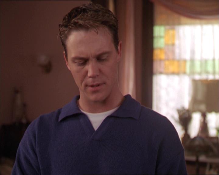 Charmed-Online-dot-215GiveMeASign0831.jpg