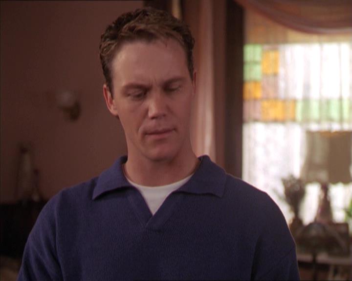 Charmed-Online-dot-215GiveMeASign0833.jpg