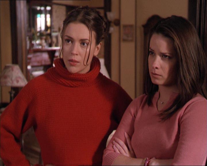 Charmed-Online-dot-215GiveMeASign0834.jpg