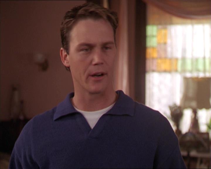 Charmed-Online-dot-215GiveMeASign0836.jpg