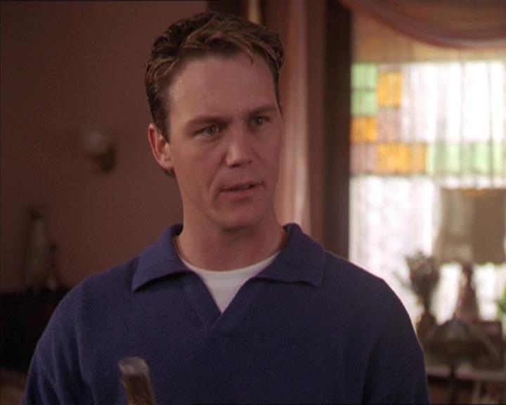 Charmed-Online-dot-215GiveMeASign0842.jpg