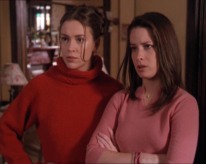 Charmed-Online-dot-215GiveMeASign0844.jpg
