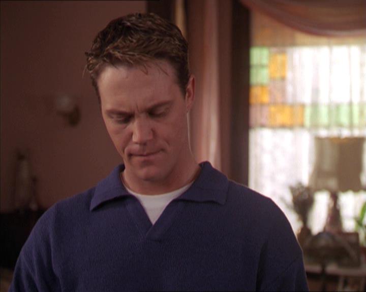 Charmed-Online-dot-215GiveMeASign0846.jpg