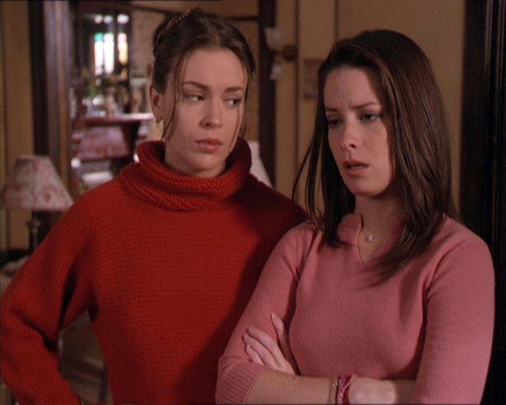 Charmed-Online-dot-215GiveMeASign0848.jpg