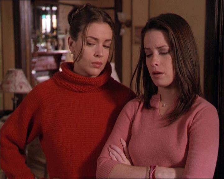 Charmed-Online-dot-215GiveMeASign0849.jpg