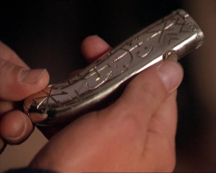 Charmed-Online-dot-215GiveMeASign0850.jpg