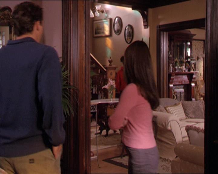 Charmed-Online-dot-215GiveMeASign0856.jpg